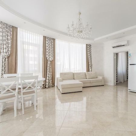 Vip Level Sea View Apartment オデッサ エクステリア 写真